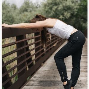 Zyia peak zipper jogger